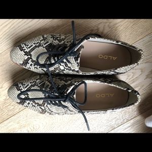 Platform snakeskin pattern shoes